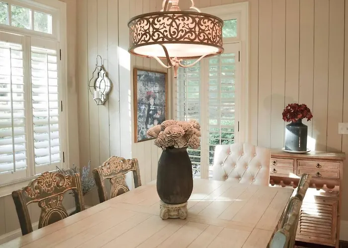 Cozy Cottage In Big Canoe